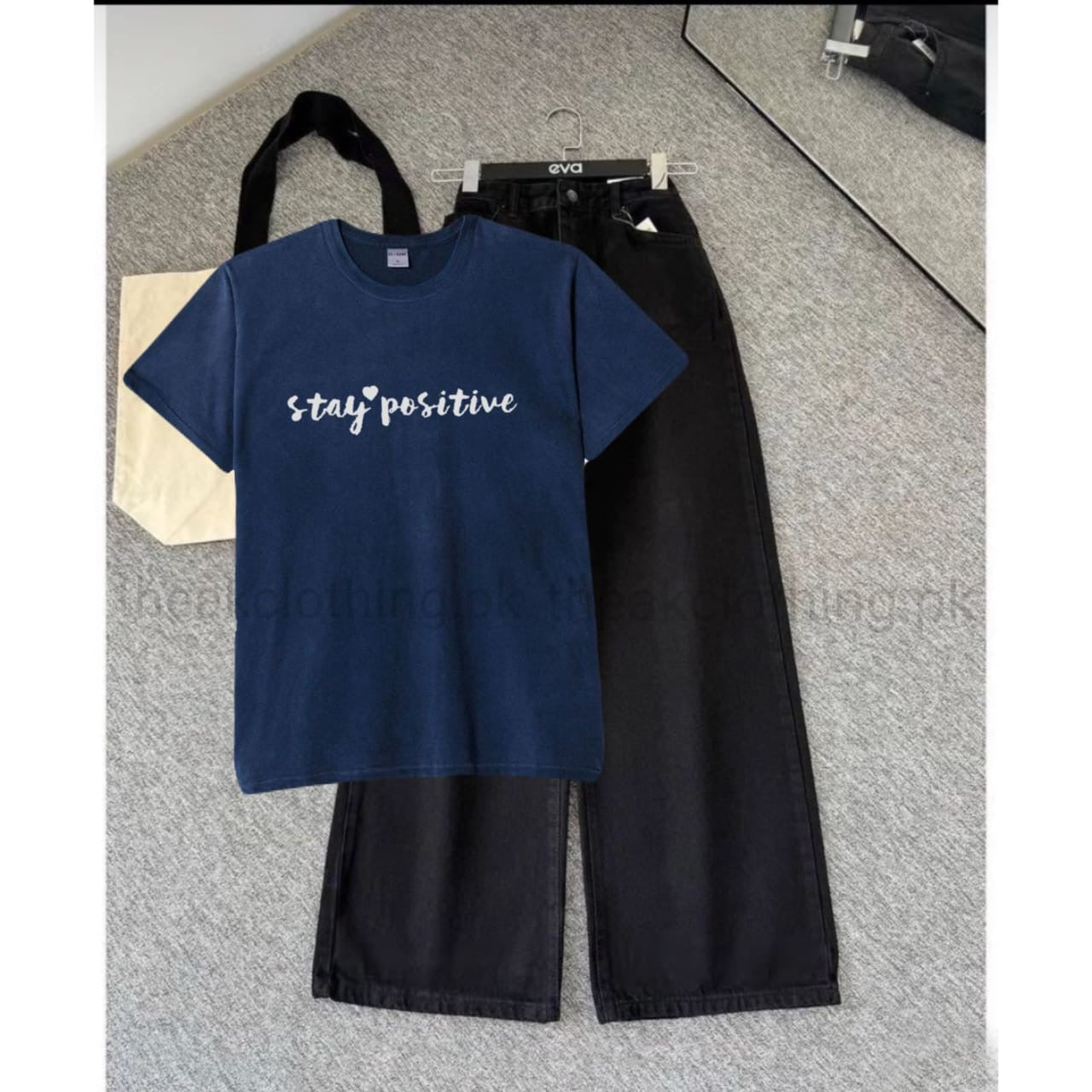 Black wide leg jeans + navy tshirt stay positive