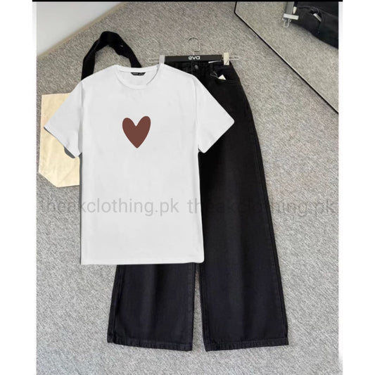 Black wide leg jeans + white  tshirt brown heart p