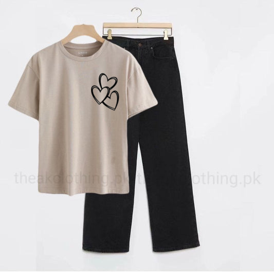 Black wide leg jeans +Skin tshirt 3Heart